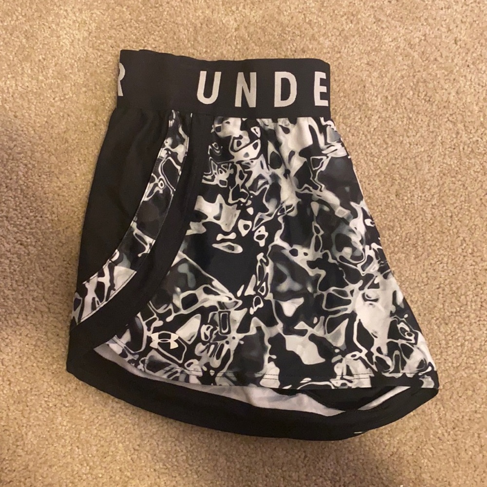 Under Armour Large Black & Grey Shorts